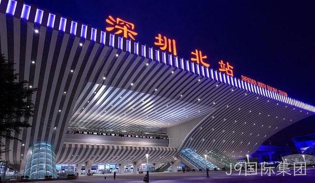 深圳北站物业定制J9国际集团防滑标线贴用于出租车通道口